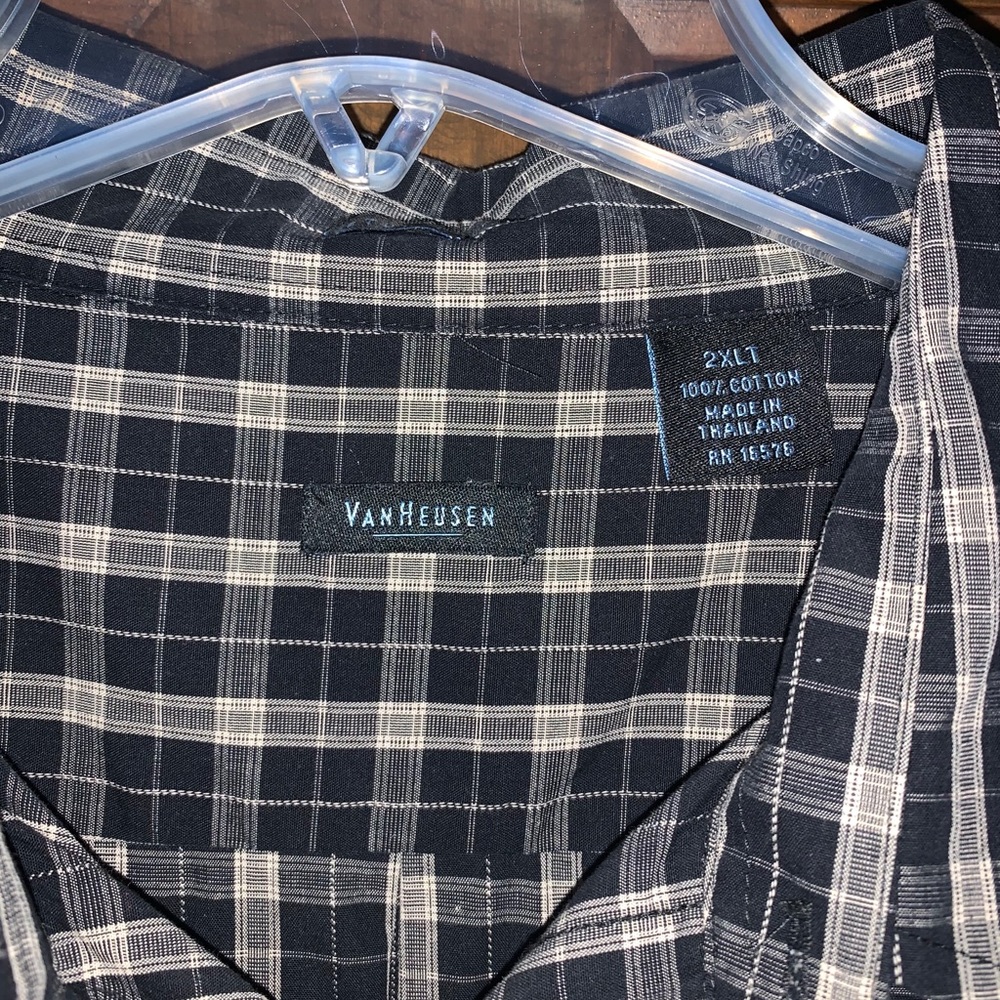 Van Heusen button down - Picture 4 of 4